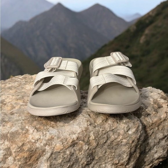 Chaco Women’s Stylish Cream Slide Sandals - Picture 2 of 11